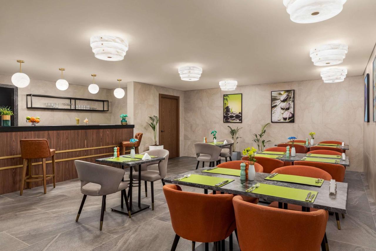 Hotel Wyndham Garden Baky Esterno foto